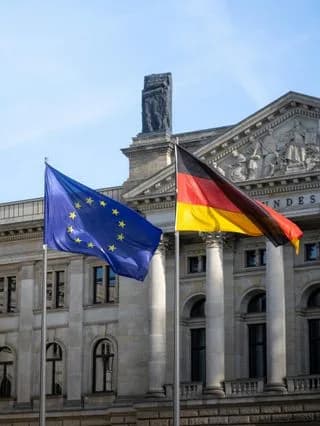Holzlicht in Europa – Handgefertigte Holzleuchten international gefragt