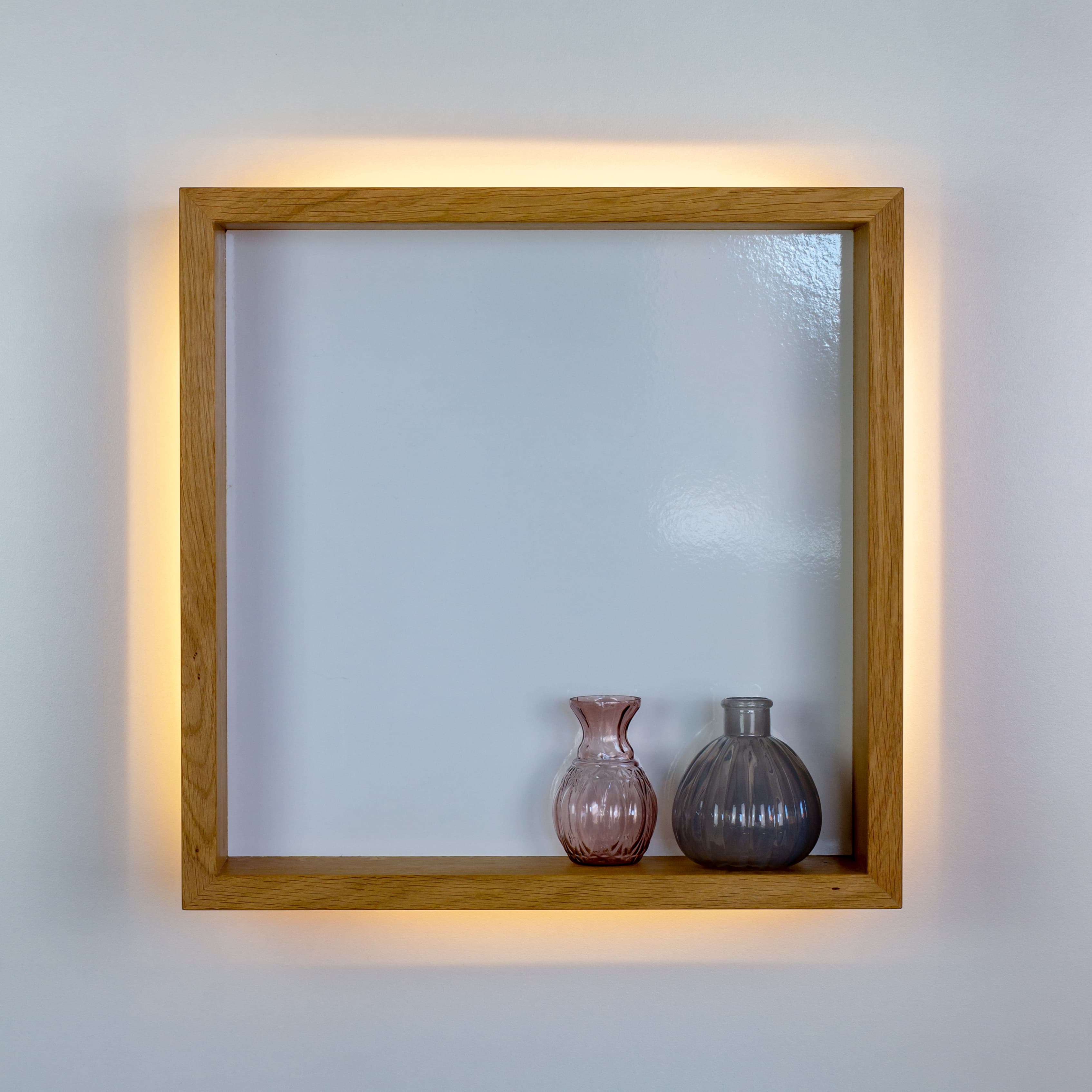 Holzlicht Wandregal aus Eiche mit indirekter LED Beleuchtung schwebende Optik